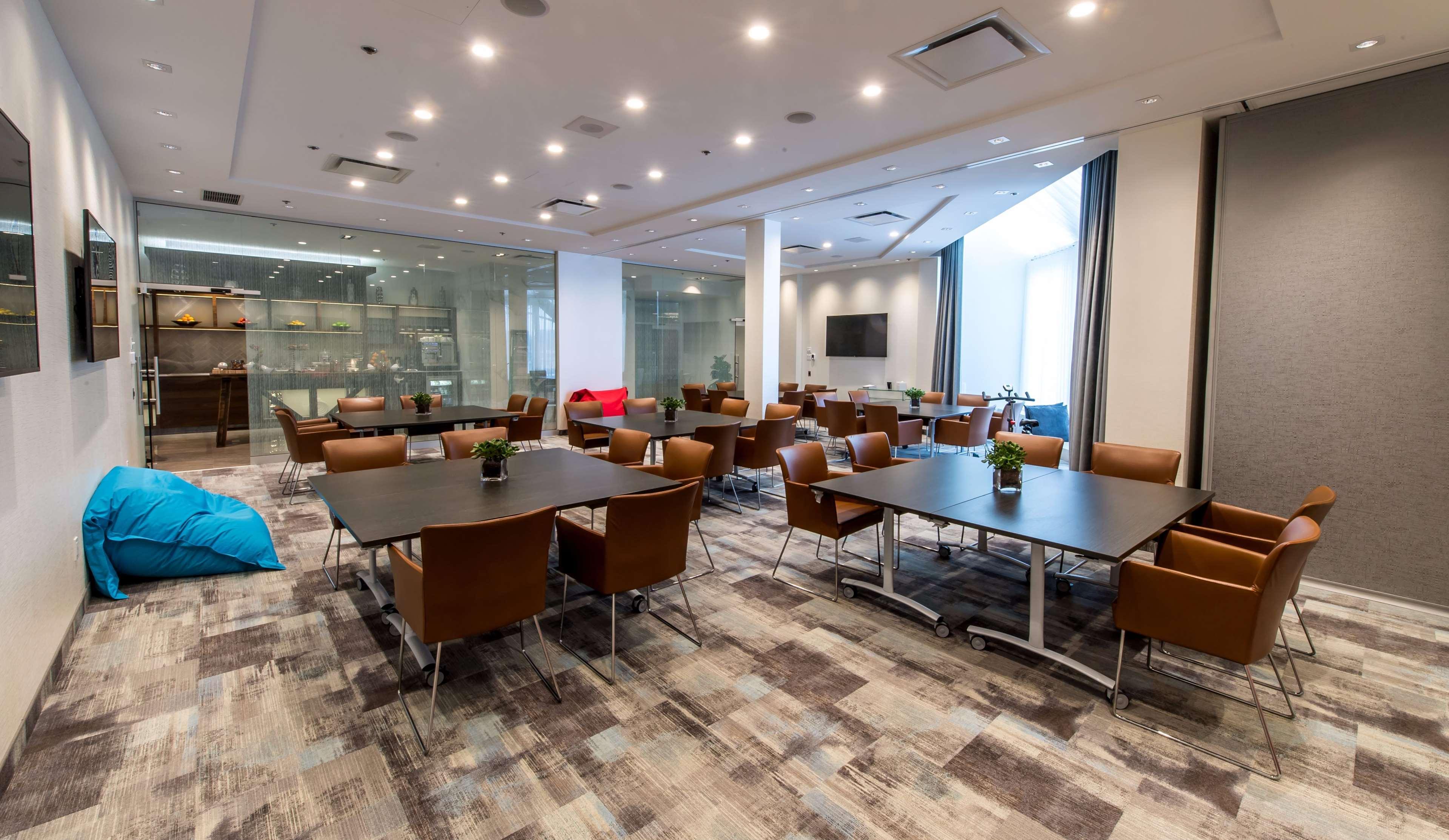 Hilton Montreal/Laval Hotell Exteriör bild